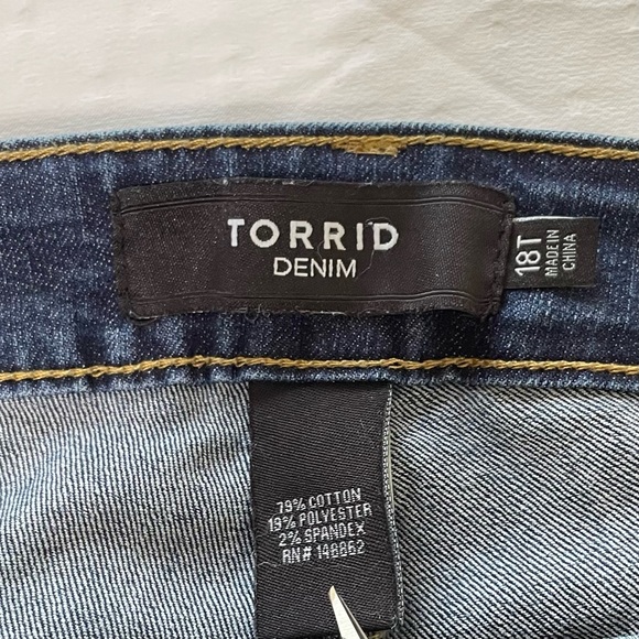 Torrid Blue Skinny Jeans Classic Fit - Picture 3 of 6